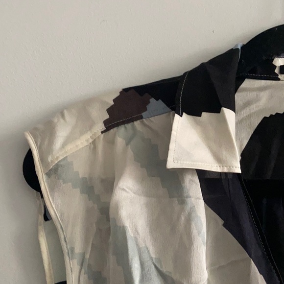 NWOT Hugo Boss Blue Printed Wrap Blouse, size 12 - Picture 4 of 10